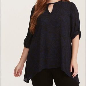 Torrid tunic top with 3/4 sleeves.